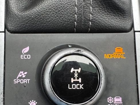 Used 2024 Kia Sorento S w/ Panoramic Sunroof Package AWD/4WD image 7