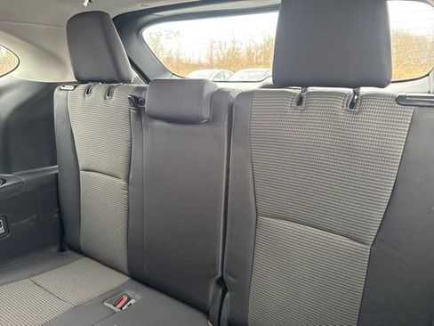 Used 2021 Toyota Highlander LE image 11