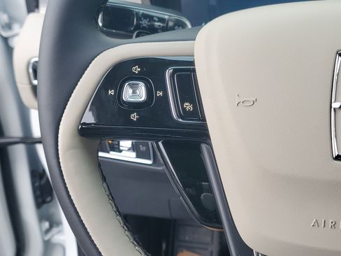 New 2026 Lincoln Corsair Premiere image 16