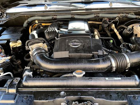 Used 2012 Nissan Pathfinder LE RWD image 32