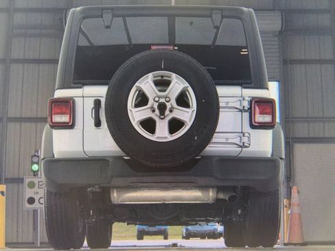 Used 2022 Jeep Wrangler Sport AWD/4WD image 15