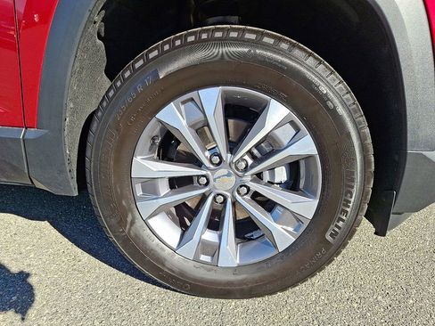 Used 2026 Chevrolet Equinox LT image 8