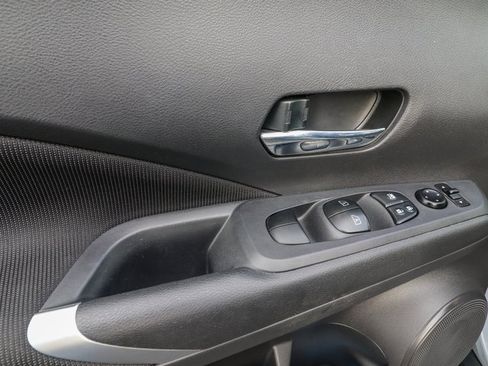 Used 2021 Nissan Kicks SV image 14