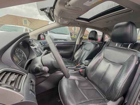 Used 2017 Nissan Sentra SR w/ SR Premium Technology Package image 16