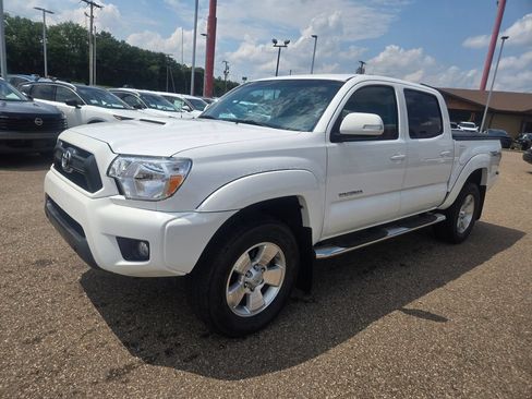 Used 2015 Toyota Tacoma 4x4 Double Cab w/ TRD Sport Package image 5