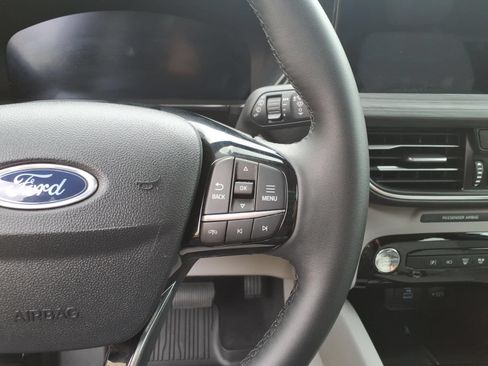 Used 2023 Ford Escape Platinum w/ Premium Technology Package AWD/4WD image 24