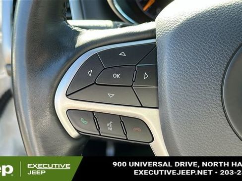 Used 2022 Jeep Grand Cherokee Laredo X image 12