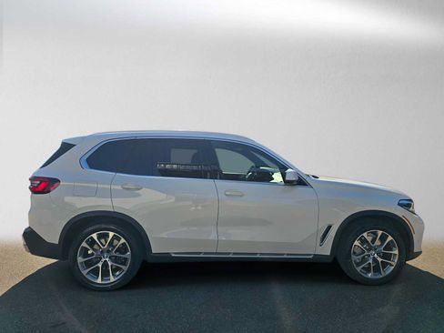 Used 2022 BMW X5 sDrive40i w/ Premium Package RWD image 2