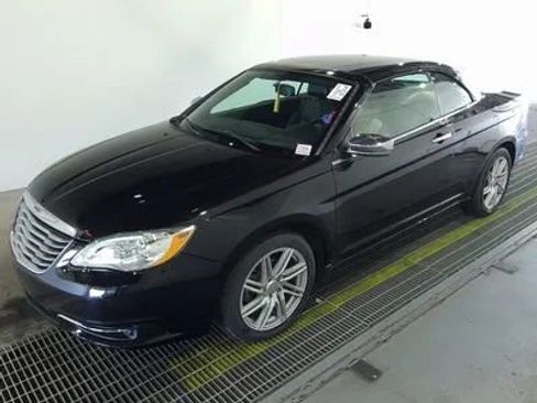 Used 2011 Chrysler 200 Limited image 1