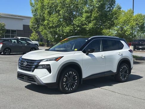 Certified 2025 Nissan Rogue SL w/ Tech Package AWD/4WD image 3
