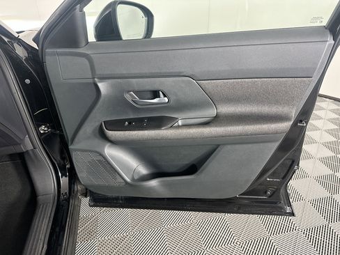 Used 2025 Nissan Kicks SV AWD/4WD image 29