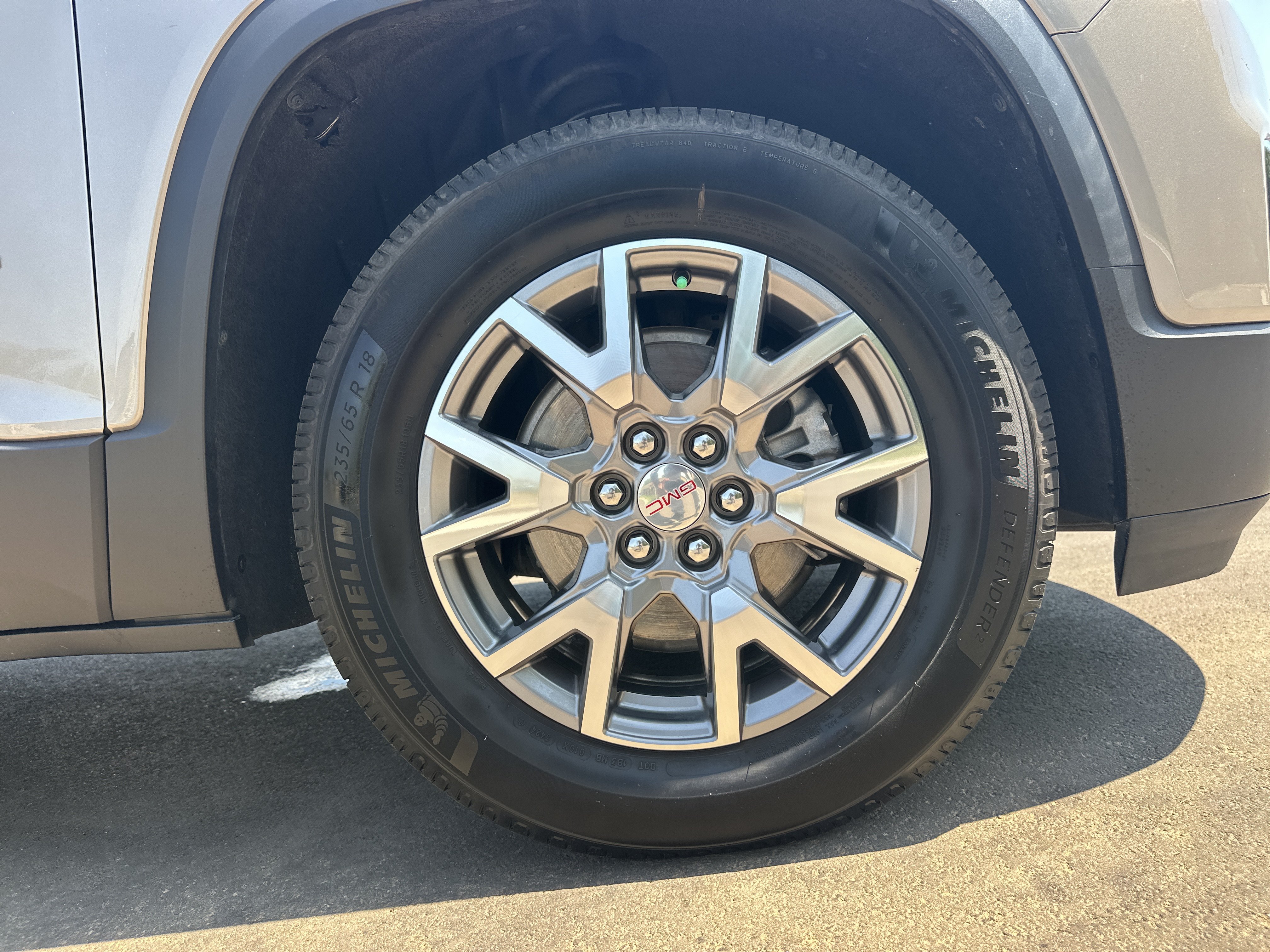 Used 2022 GMC Acadia SLT w/ Technology Package FWD image 13