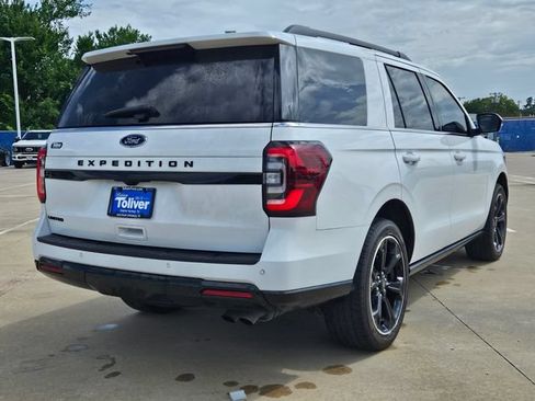 Used 2022 Ford Expedition Limited AWD/4WD image 4