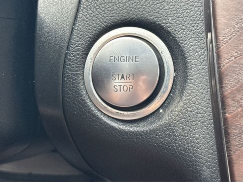 Used 2019 Mercedes-Benz GLC 300 image 31