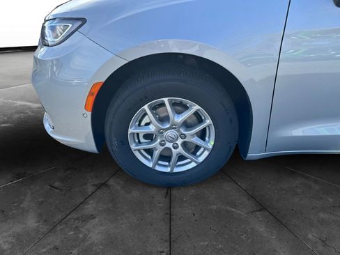 New 2026 Chrysler Pacifica Select FWD image 14