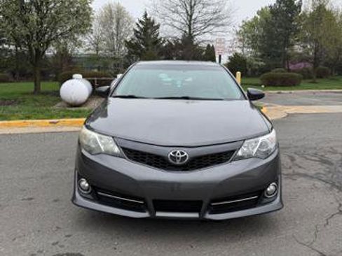 Used 2012 Toyota Camry SE image 5