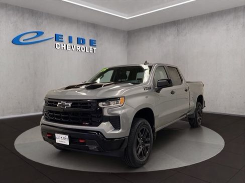 Used 2025 Chevrolet Silverado 1500 LT Trail Boss w/ LPO, Dark Essentials Package AWD/4WD image 10