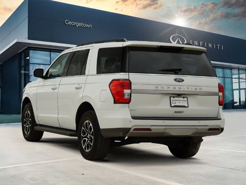 Used 2024 Ford Expedition XLT image 7