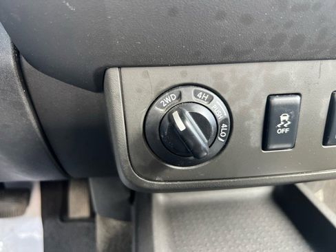 Used 2013 Nissan Frontier SV image 21