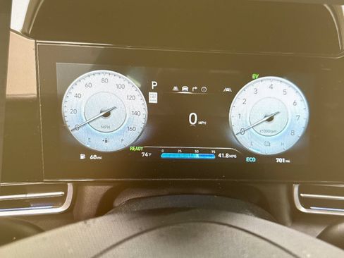 Used 2026 Hyundai Elantra Limited FWD image 4