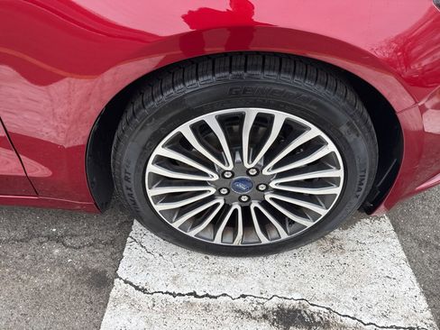 Used 2017 Ford Fusion SE w/ Fusion SE Technology Package image 12