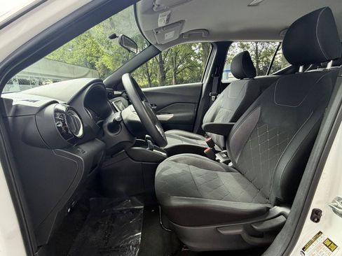 Used 2019 Nissan Kicks SV FWD image 11