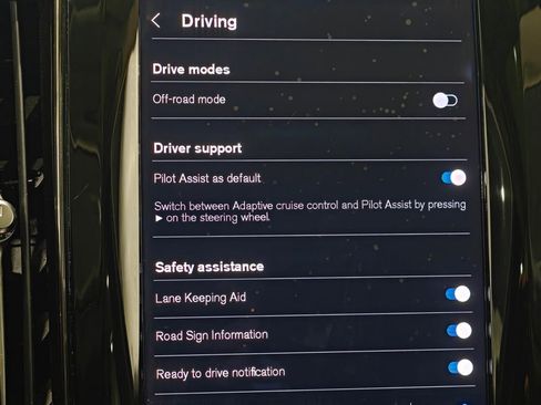 Used 2023 Volvo XC60 B5 Plus image 33