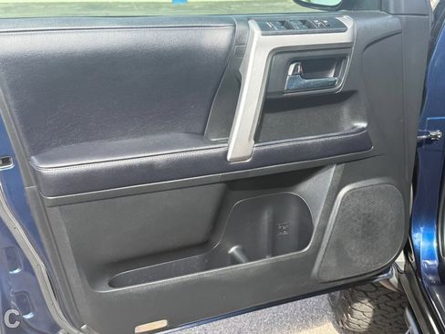 Used 2019 Toyota 4Runner SR5 AWD/4WD image 18