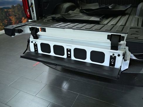 Used 2022 GMC Sierra 2500 SLT w/ SLT Convenience Package image 19