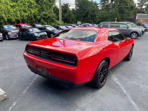Used 2016 Dodge Challenger SXT image 6