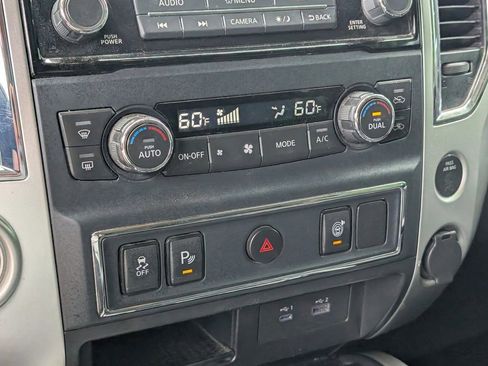 Used 2021 Nissan Titan SV w/ SV Convenience Package RWD image 28