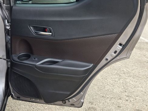 Used 2019 Toyota C-HR Limited FWD image 27