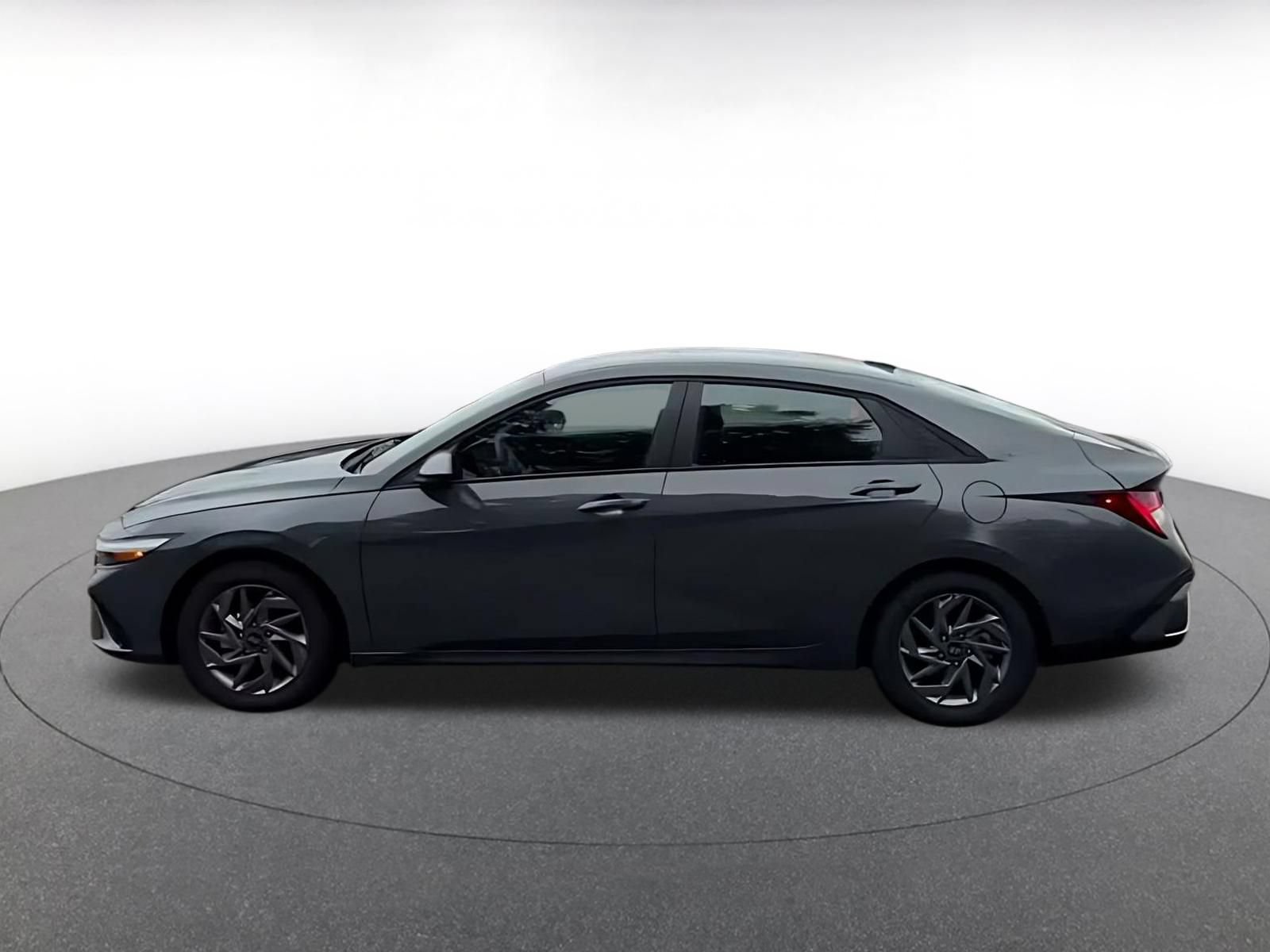 Used 2026 Hyundai Elantra Hybrid FWD image 9