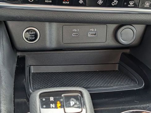 Used 2023 Nissan Rogue SL w/ SL Premium Package image 18