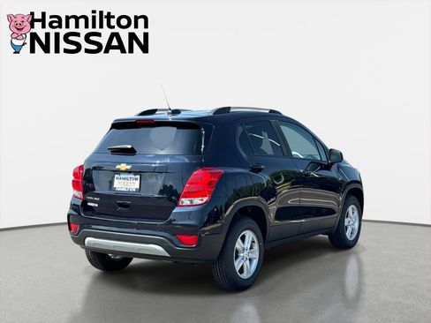 Used 2021 Chevrolet Trax LT w/ LT Convenience Package AWD/4WD image 2