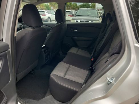 Used 2025 Nissan Rogue SV FWD image 10
