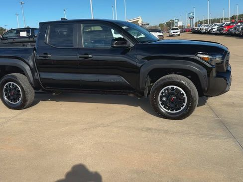 Used 2024 Toyota Tacoma TRD Off-Road image 2