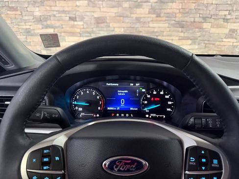 Used 2024 Ford Explorer XLT w/ Equipment Group 202A AWD/4WD image 15