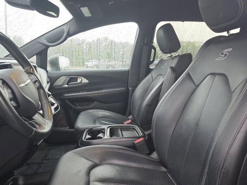 Used 2019 Chrysler Pacifica Touring-L w/ S Appearance Package FWD image 7