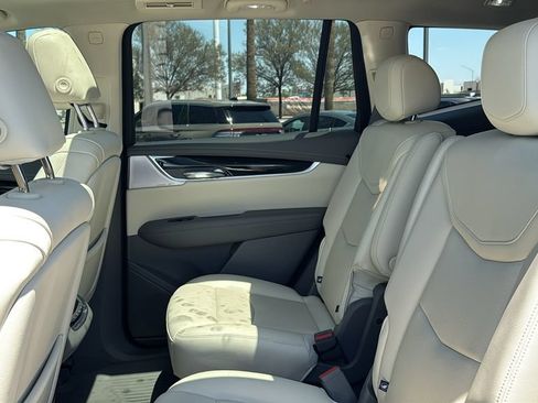 Used 2024 Cadillac XT6 Premium Luxury w/ Technology Package FWD image 23