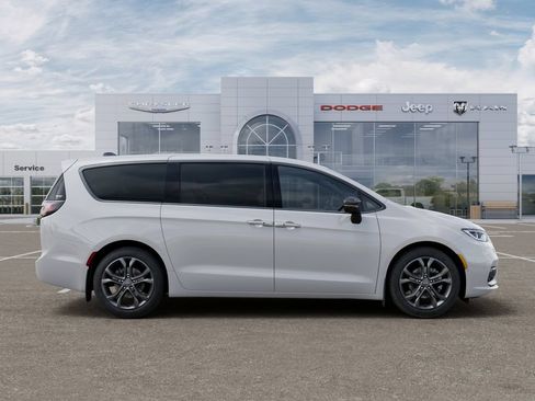 New 2026 Chrysler Pacifica Select FWD image 21