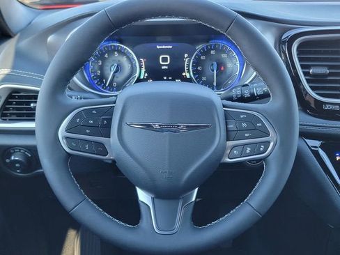 New 2026 Chrysler Pacifica Select image 32