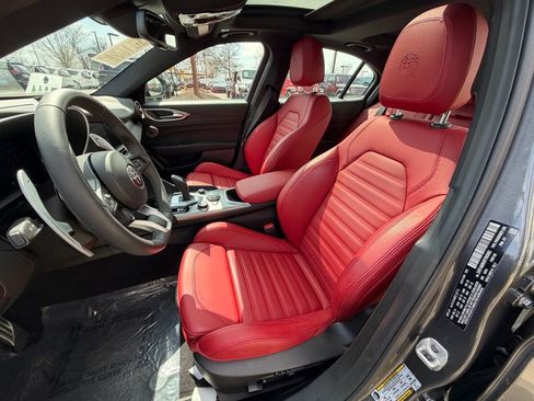 Used 2024 Alfa Romeo Giulia Veloce image 19