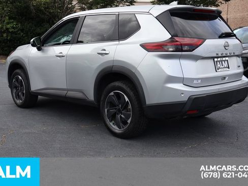 Used 2024 Nissan Rogue SV FWD image 9