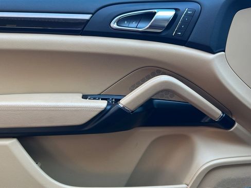 Used 2016 Porsche Cayenne image 41