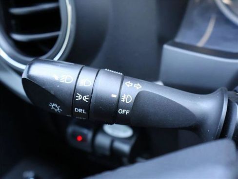 Used 2017 Toyota Tacoma TRD Sport AWD/4WD image 11