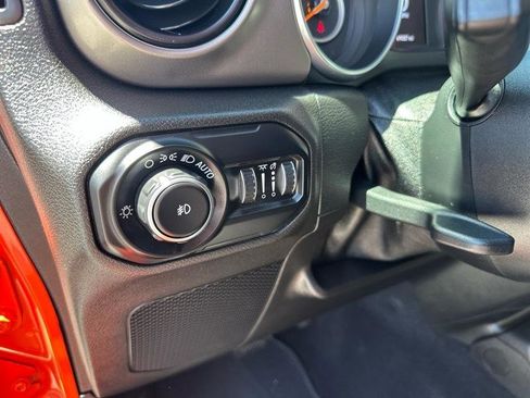 Used 2018 Jeep Wrangler Unlimited Sport S AWD/4WD image 18