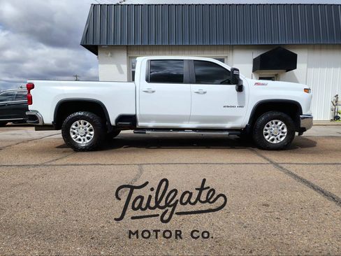 Used 2024 Chevrolet Silverado 2500 LT AWD/4WD image 1