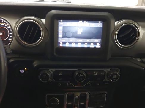 Used 2019 Jeep Wrangler Unlimited Sahara w/ Safety Group AWD/4WD image 20
