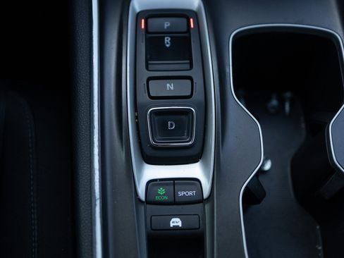 Used 2018 Honda Accord EX image 29